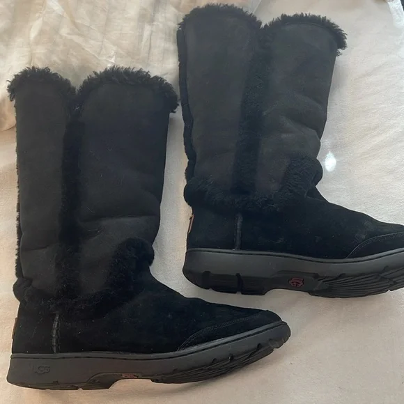 Ugg women’s sunburst waterproof black size 9